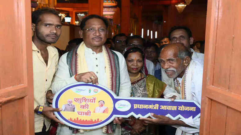  Chhattisgarh: प्रधानमंत्री आवास योजना से हितग्राही अब अपने खुद के मकान में सुकुन से व्यतीत कर रहे जीवन