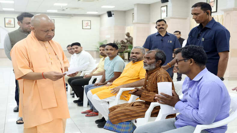  जनता दर्शन में उमड़ी भीड़, पुलिस-राजस्व और सहायता से जुड़े मामलों की भरमार