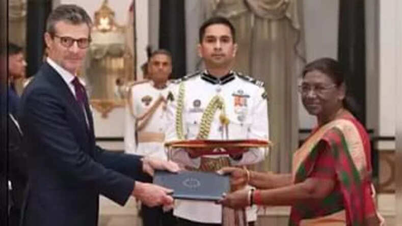राष्ट्रपति द्रौपदी मुर्मू से यूरोपीय संघ के नए दूत ने की मुलाकात, कहा- भारत के साथ रणनीतिक साझेदारी महत्वपूर्ण