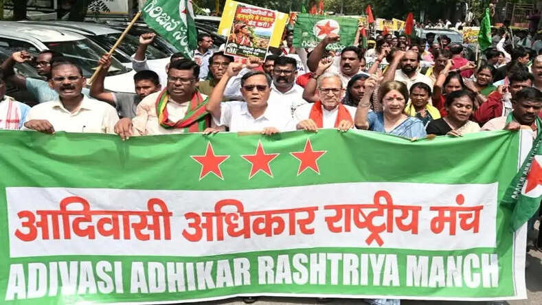 जल, जंगल, ज़मीन की रक्षा में राष्ट्रीय आदिवासी कन्वेंशन : आदिवासी अधिकारों के खिलाफ नौकरशाही का युद्ध बेनकाब