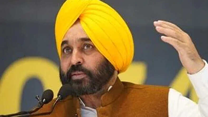 Punjab: सीएम भगवंत मान ने New Year 2023 के मौके पर गुरुद्वारा सिंह शहीदन सोहना में टेका मत्था 