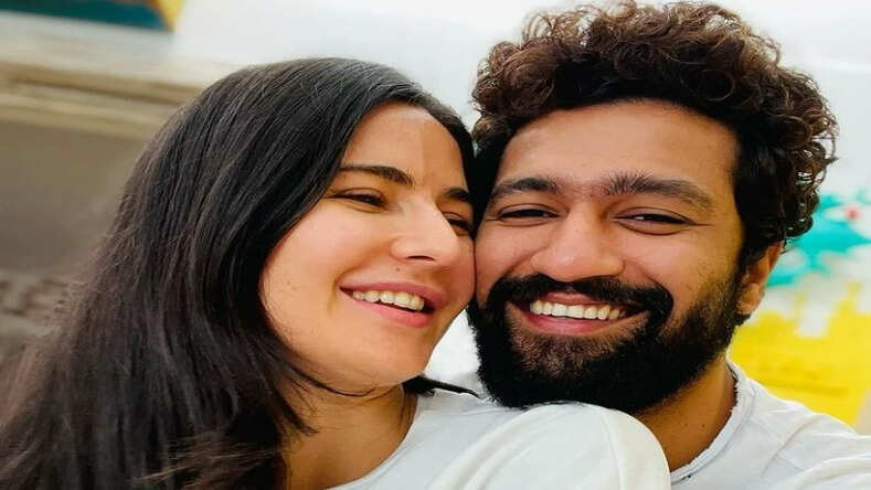 Katrina Kaiph-Vicky Kaushal ने शादी के 3 महीने बाद कोर्ट में रजिस्टर्ड करवाई अपनी मैरिज, फैमिली के साथ इस तरह किया सेलिब्रेट