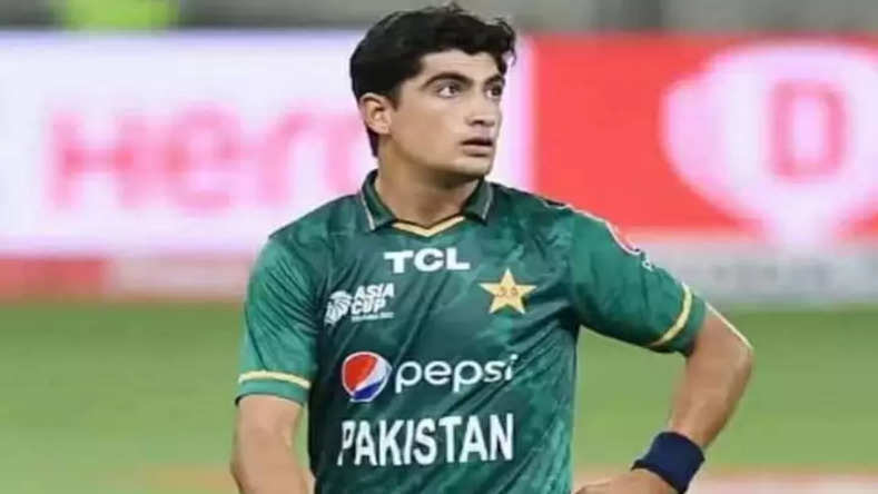 पाकिस्तान के तेज गेंदबाज नसीम शाह वायरल बुखार के कारण अस्पताल में भर्ती