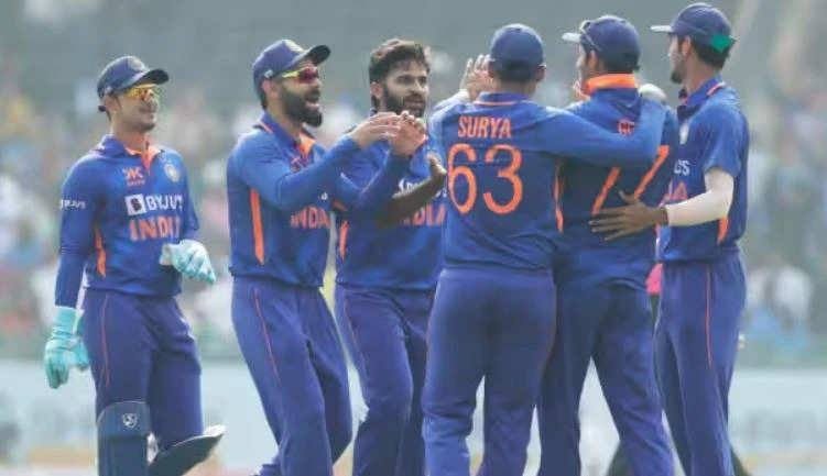 भारत की 8 विकेट से दूसरे वनडे मैच में धमाकेदार जीत, सीरीज पर कब्जा