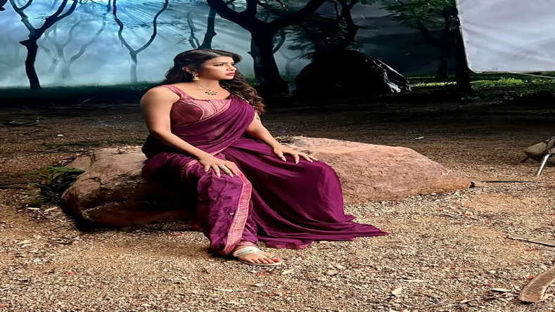 अभिनेत्री लक्ष्मी मांचू ने Disney Plus Hotstar पर अपनी आगामी वेब श्रृंखला 'यक्षिणी' पर खुलकर बात की, प्रशंसकों के लिए आगे क्या होने वाला है इसकी एक झलक साझा की