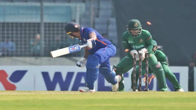 IND vs BAN: केएल राहुल ने संभाली भारत की पारी, पूरा किया अर्धशतक, भारत का स्कोर 34 ओवर में 156/6