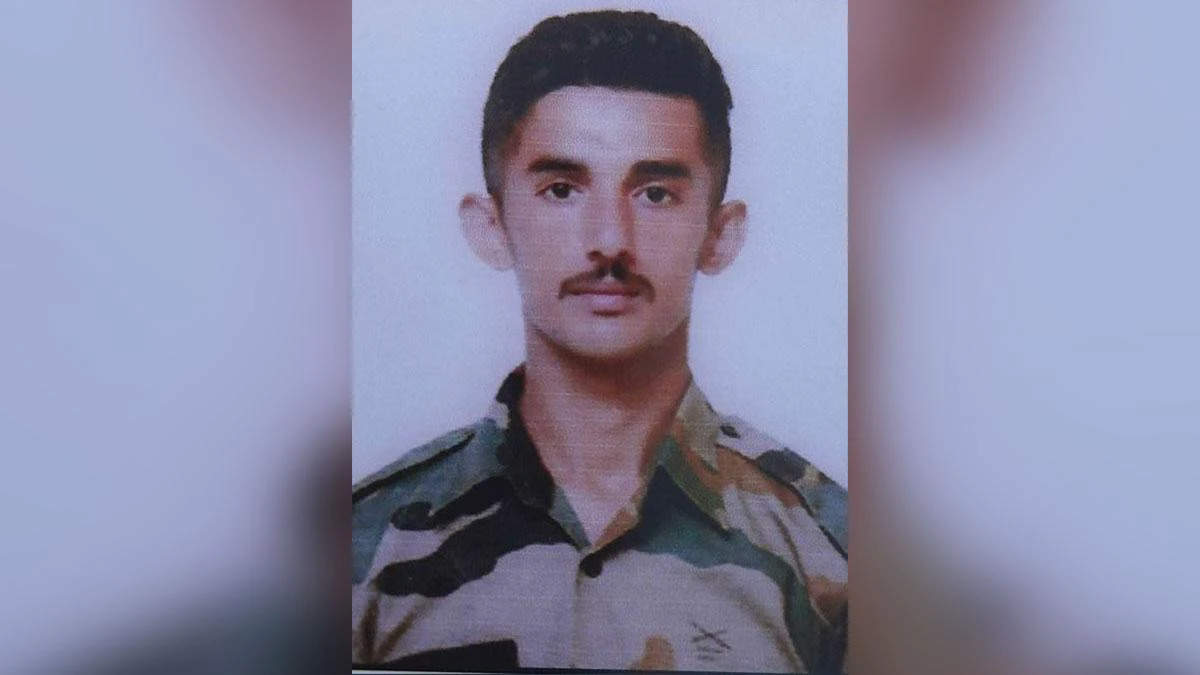 कश्मीर के बारामुला में आतंकी ऑपरेशन में सेना का जवान शहीद