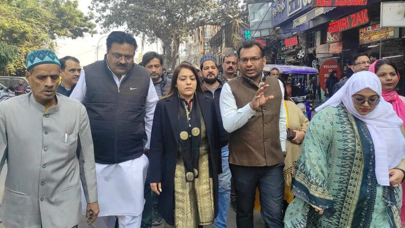 Delhi News: एक्शन दिल्ली की मेयर डॉ. शैली ओबेरॉय ने फुटपाथों और शौचालयों की रेगुलर सफाई का दिया निर्देश