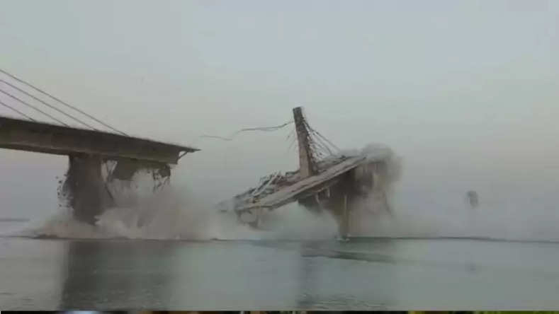 Bihar News: बिहार के भागलपुर में बड़ा हादसा, गंगा नदी पर बन रहा पुल गिरा