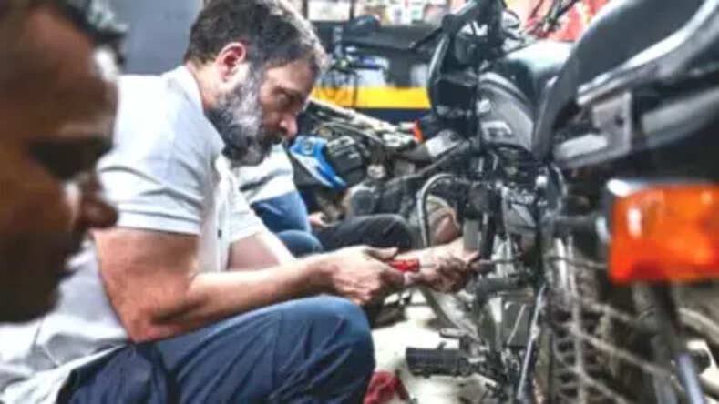 Rahul Gandhi: करोल बाग पहुंचे कांग्रेस नेता राहुल गांधी, बाइक बनाना सीखा, मैकेनिक्स से की बातचीत