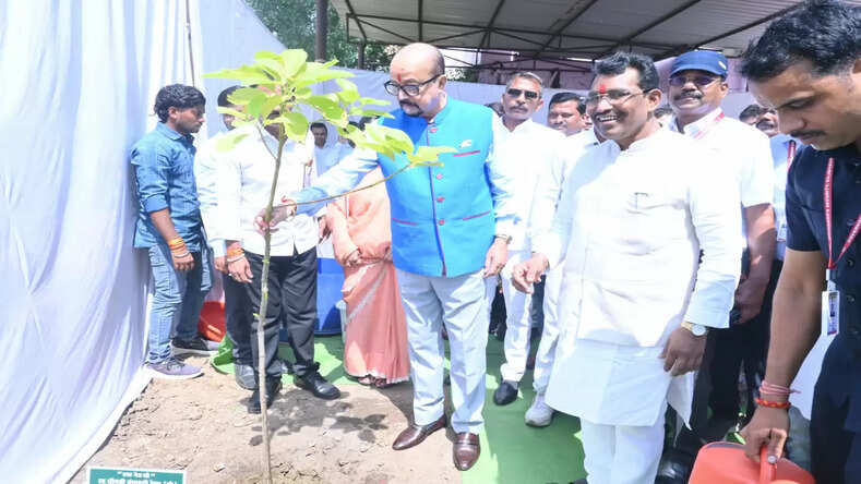 CG : राज्यपाल ने नवा रायपुर में निर्माणाधीन राजभवन का निरीक्षण किया