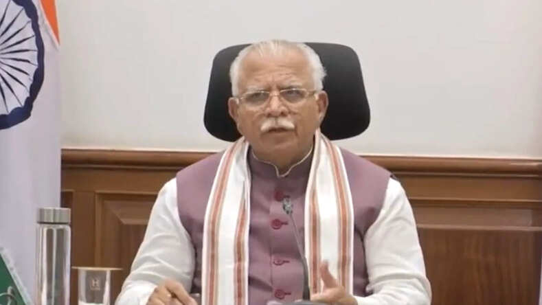 हरियाणा की खट्टर सरकार मीडिया कर्मियों पर हुई मेहरबान, टर्म इंश्योरेंस, पेंशन समेत की ये बड़ी घोषणा