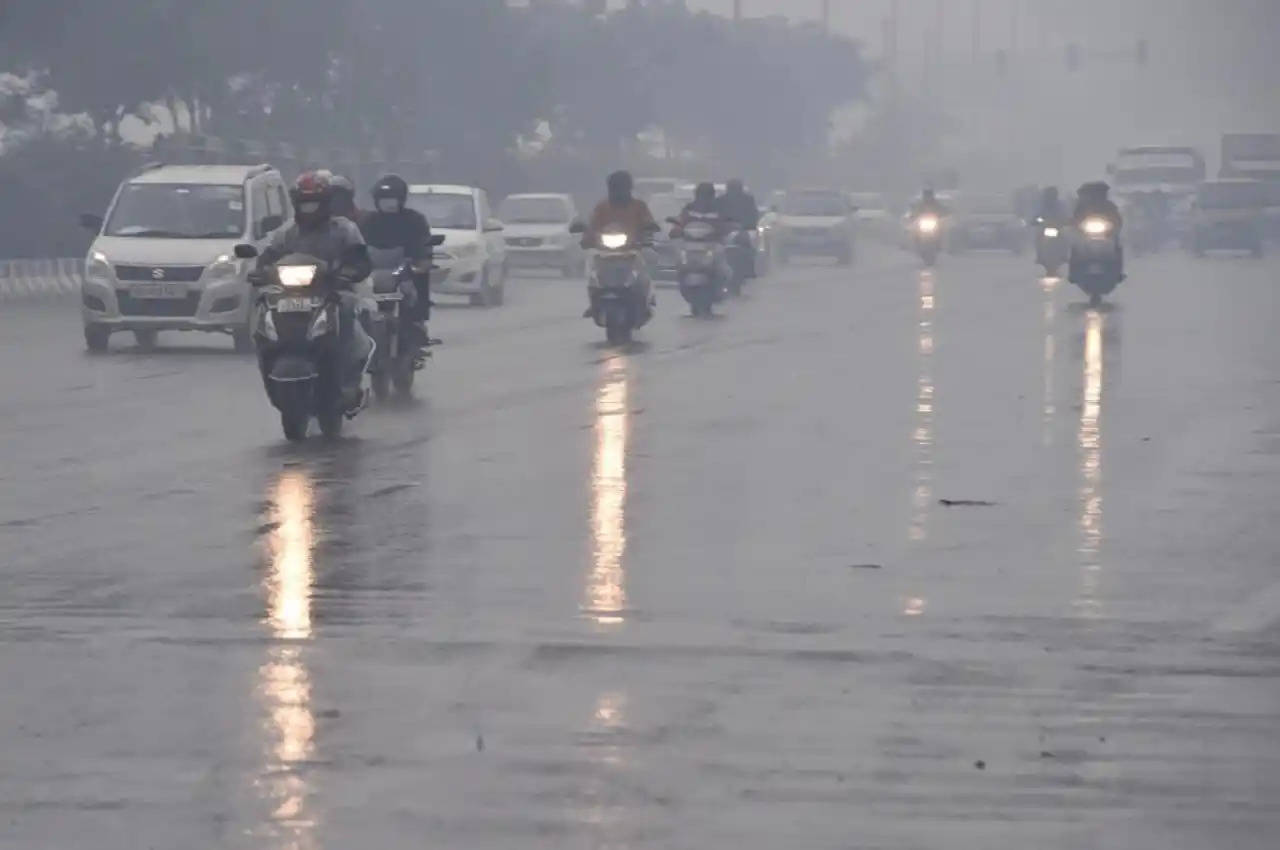 आज से अगले 3 दिनों तक दिल्ली समेत इन जगहों पर बारिश के आसार, जानें मौसम विभाग का ताजा अलर्ट