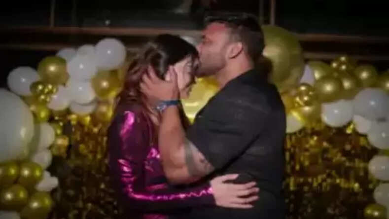 Bigg Boss winners: दिव्या अग्रवाल ने जन्मदिन के मौके पर रचाई सगाई, सोशल मीडिया पर वायरल हुई तस्वीरें