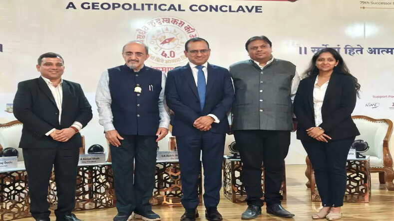  विश्वगुरु की ओर भारत: बौद्धिक शक्ति से बनेगा नया वैश्विक नेतृत्व