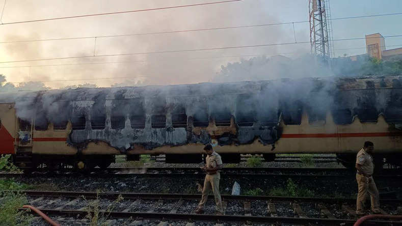Madurai Train Cccident: मदुरै ट्रेन हादसा में अब तक 9 की मौत, रेलवे ने बताया- गैस सिलेंडर की वजह से लगी आग