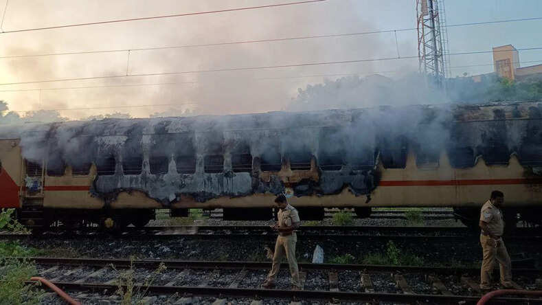 Madurai Train Cccident: मदुरै ट्रेन हादसा में अब तक 9 की मौत, रेलवे ने बताया- गैस सिलेंडर की वजह से लगी आग