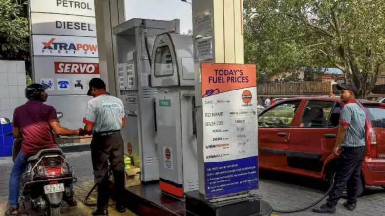 इस माह रविवार को 9वीं बार महंगा हुआ पेट्रोल-डीजल