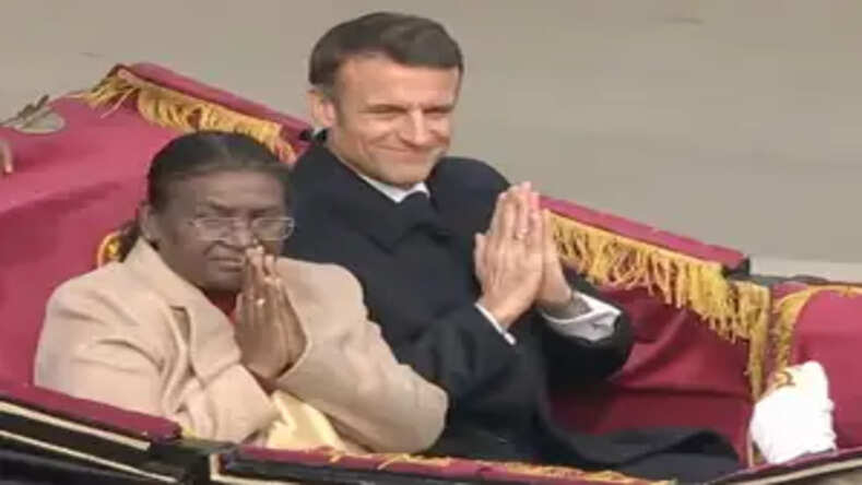 75th republic day 2024: 40 साल बाद पारंपरिक बग्गी में आईं राष्ट्रपति मुर्मू , कर्तव्य पथ पर शंखनाद से परेड की शुरुआत