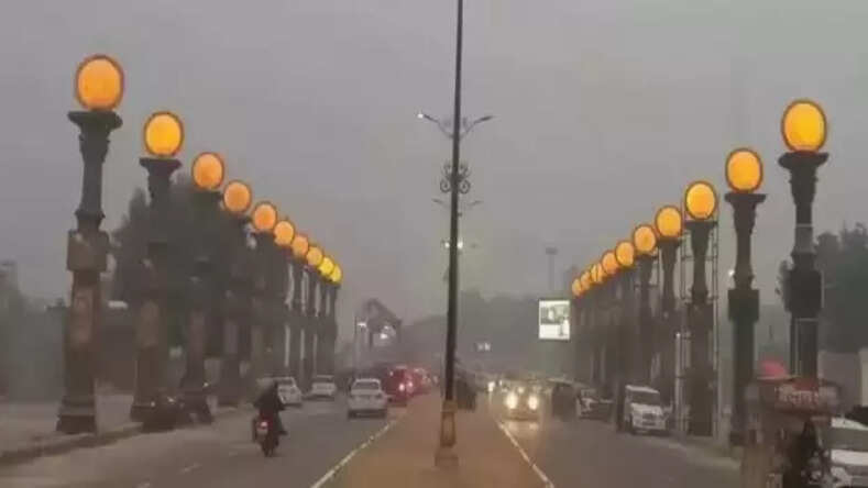 Ayodhya: रामपथ पथ से लाइटें गायब, प्रशासन बोला लाइटें कभी लगी ही नहीं