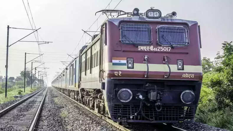 MP News: रेलवे की सौगात दुर्गा पूजा, दीपावली और छठ पर्व के लिए, चलेंगी सुपरफास्ट स्पेशल ट्रेने