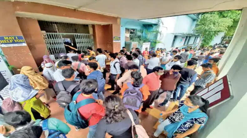 बारहवीं में 85 प्रतिशत से कम वाले छात्रों को नहीं मिले सरकारी कालेज, प्राइवेट में खाली सीटें