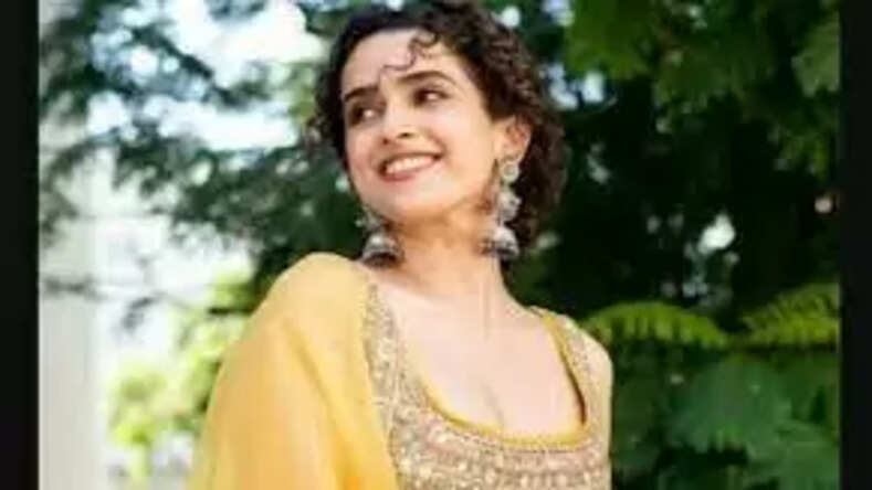 एक नहीं कई बार हुई है छेड़छाड़ एक्ट्रेस सान्या मल्होत्रा ने किया बड़ा खुलासा