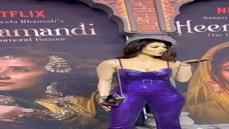 उर्वशी रौतेला ने सहजता से सबका ध्यान चुराया, अपने चमकदार बैंगनी रंग के स्वैग में आकर्षक और सम्मोहक लग रही हैं