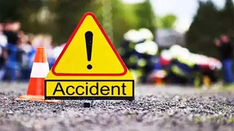  जलाभिषेक कर लौट रहे कावरियों से भरा वाहन अचनाक पलटा, एक महिला की हुई मौत, 6 गंभीर घायल