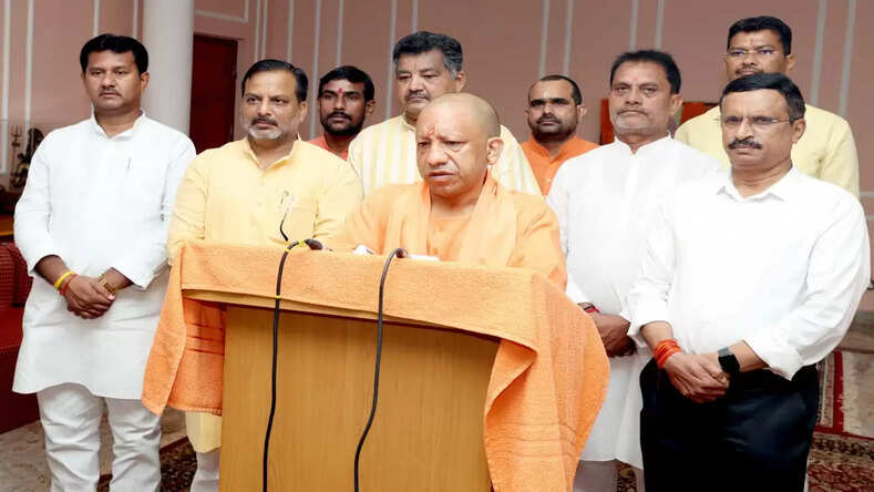 बापू और शास्त्री के विजन को साकार कर रही है डबल इंजन सरकार : सीएम योगी आदित्यनाथ