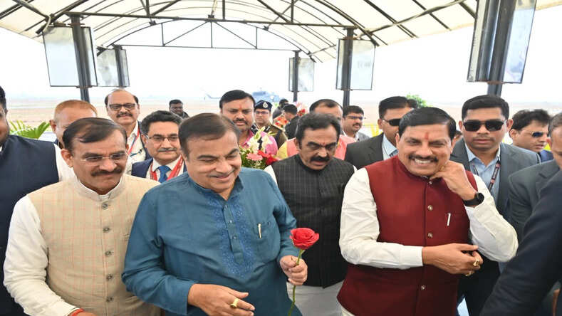 MP: परिवहन मंत्री गडकरी ने जबलपुर में 2,327 करोड़ रुपए के विकास कार्यों की दी सौगात