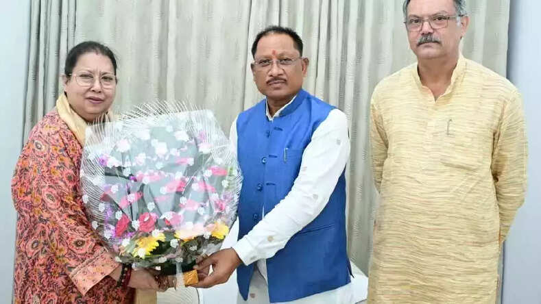 मुख्यमंत्री साय से सांसद एवं कवर्धा राजपरिवार की रानी कृति देवी ने की मुलाकात