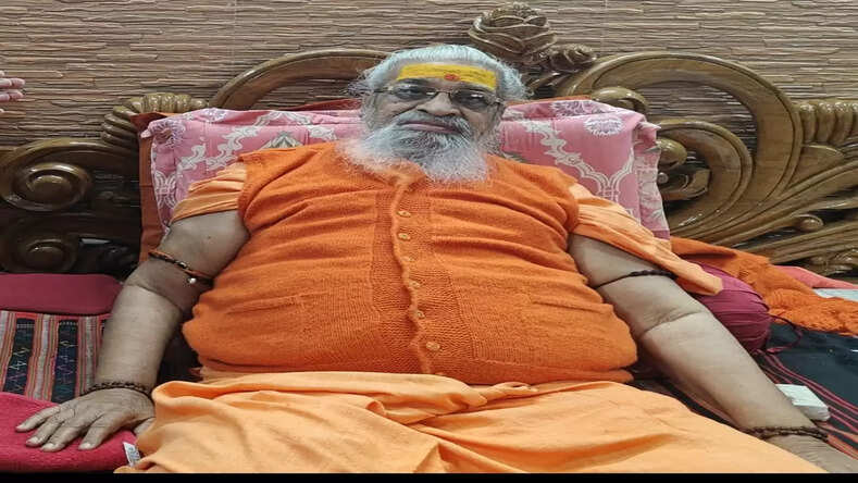 सीएम योगी के क्रियाकलापों में दिखती है प्रदेश को उन्नति के पथ पर ले जाने की प्रतिबद्धताः स्वामी वासुदेवानंद सरस्वती