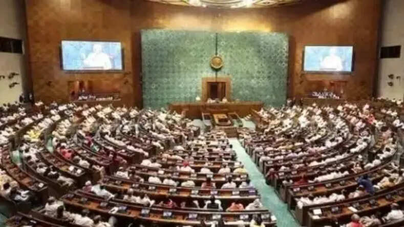 लोकसभा से कांग्रेस के 3 और सांसद निलंबित, अब तक 146 सांसद सस्पेंड