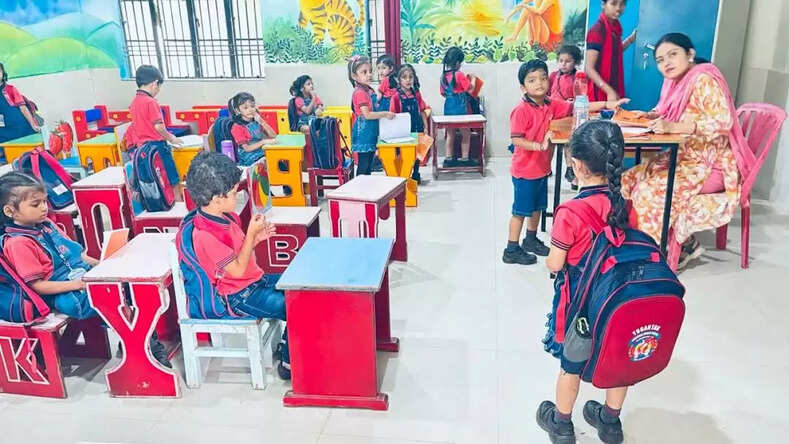 शासकीय अवकाश घोषित होने के बाद भी निजी स्कूलों में संचालन करते पाए जाने पर स्पष्टीकरण नोटिस जारी