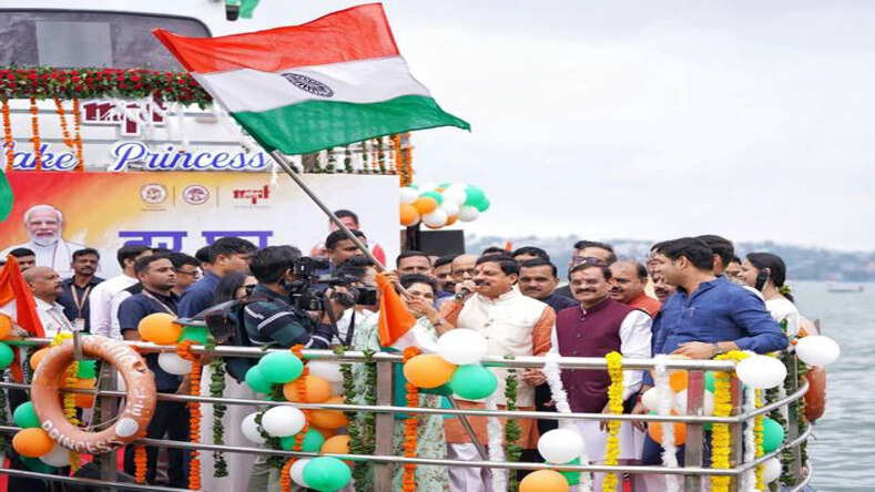 CM मोहन यादव ने गुनगुनाया देशभक्ति गीत; भोपाल में "हर घर तिरंगा" अभियान का जश्न