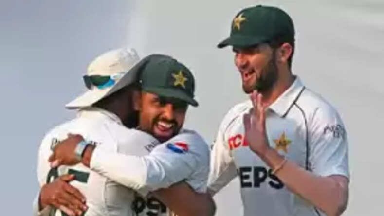 PAK vs ENG: पाकिस्तान ने आखिरी 2 टेस्ट के लिए टीम का किया ऐलान, बाबर-अफरीदी और सरफराज की टीम से हुई छुट्टी
