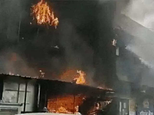 जबलपुर : न्यू लाइफ मल्टीस्पेशलिटी प्राइवेट अस्पताल में लगी भीषण आग, 8 लोगों की हुई मौत, कई मरीज अंदर फंसे